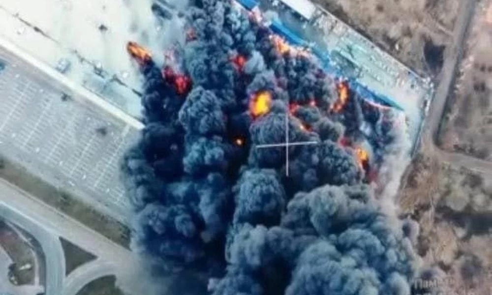 Συμβαίνει τώρα! Τεράστια έκρηξη στο Τσέρνιγκοβ (Βίντεο)